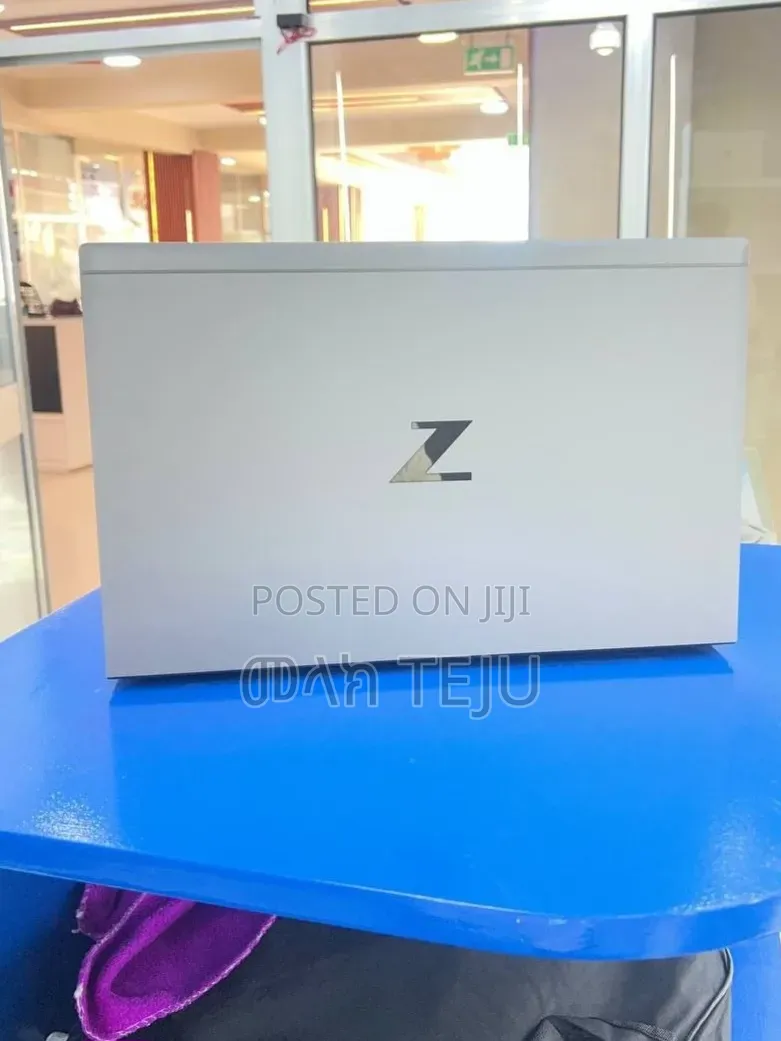 New Laptop HP ZBook Firefly 15 G7 16GB Intel Core i7 SSD 512GB