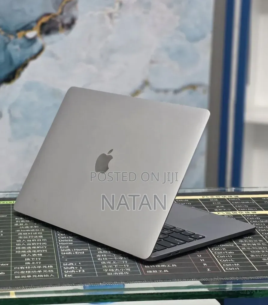 New Laptop Apple MacBook Pro 2022 M2 8GB Apple M2 SSD 512GB