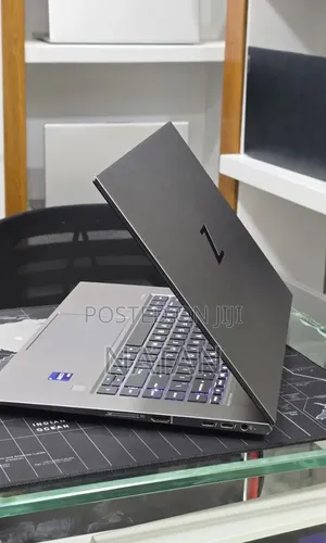 New Laptop HP ZBook Firefly G8 32GB Intel Core i9 SSD 512GB