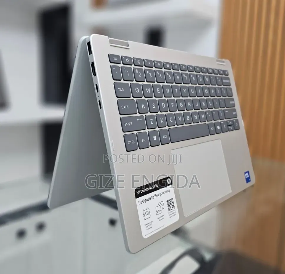 New Laptop HP OmniBook 5 Flip 16GB Intel Core 7 SSD 1T