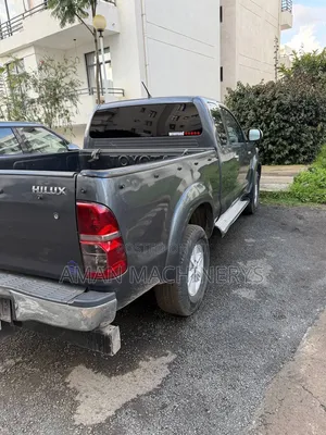 Toyota Hilux 2012 Gray