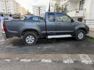 Toyota Hilux 2012 Gray