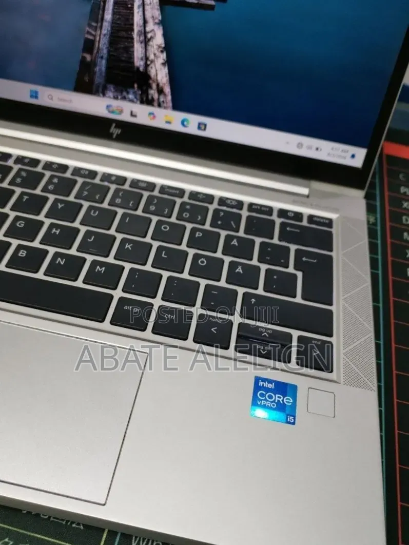 New Laptop HP EliteBook 830 G8 16GB Intel Core i5 SSD 512GB