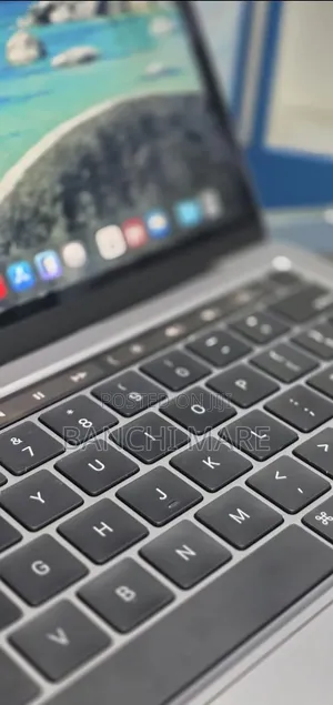 New Laptop Apple MacBook Pro 2022 M2 8GB Apple M2 SSD 512GB