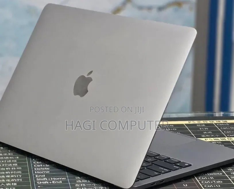 New Laptop Apple MacBook Pro 2022 M2 8GB Apple M2 SSD 512GB