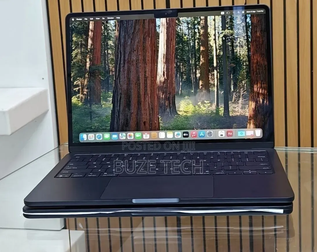 New Laptop Apple MacBook Air 2025 M4 16GB Apple M4 SSD 256GB