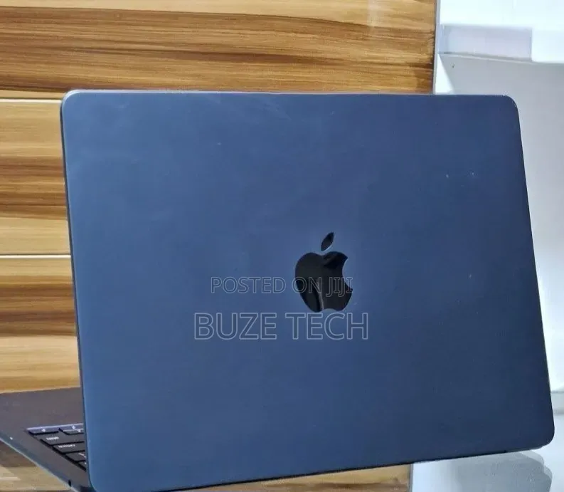 New Laptop Apple MacBook Air 2025 M4 16GB Apple M4 SSD 256GB