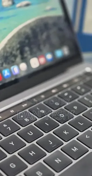 New Laptop Apple MacBook Pro 2022 M2 8GB Apple M2 SSD 512GB