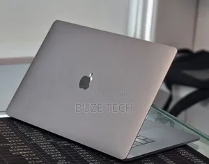 New Laptop Apple MacBook Pro 2018 32GB Intel Core i7 SSD 1T