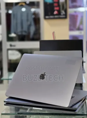 New Laptop Apple MacBook Pro 2017 16GB Intel Core i7 SSD 512GB