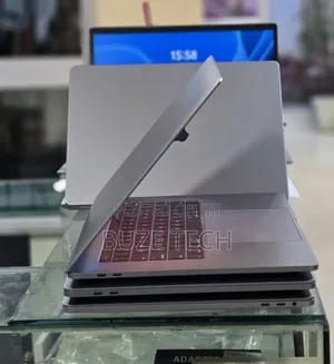 New Laptop Apple MacBook Pro 2017 16GB Intel Core i7 SSD 512GB