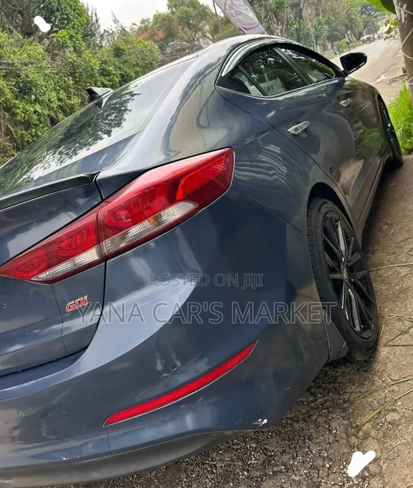 Hyundai Avante 2016 Blue