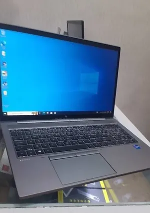 New Laptop HP ZBook Firefly G8 16GB Intel Core i7 SSD 512GB