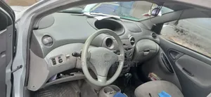 Toyota Platz 2001 Silver