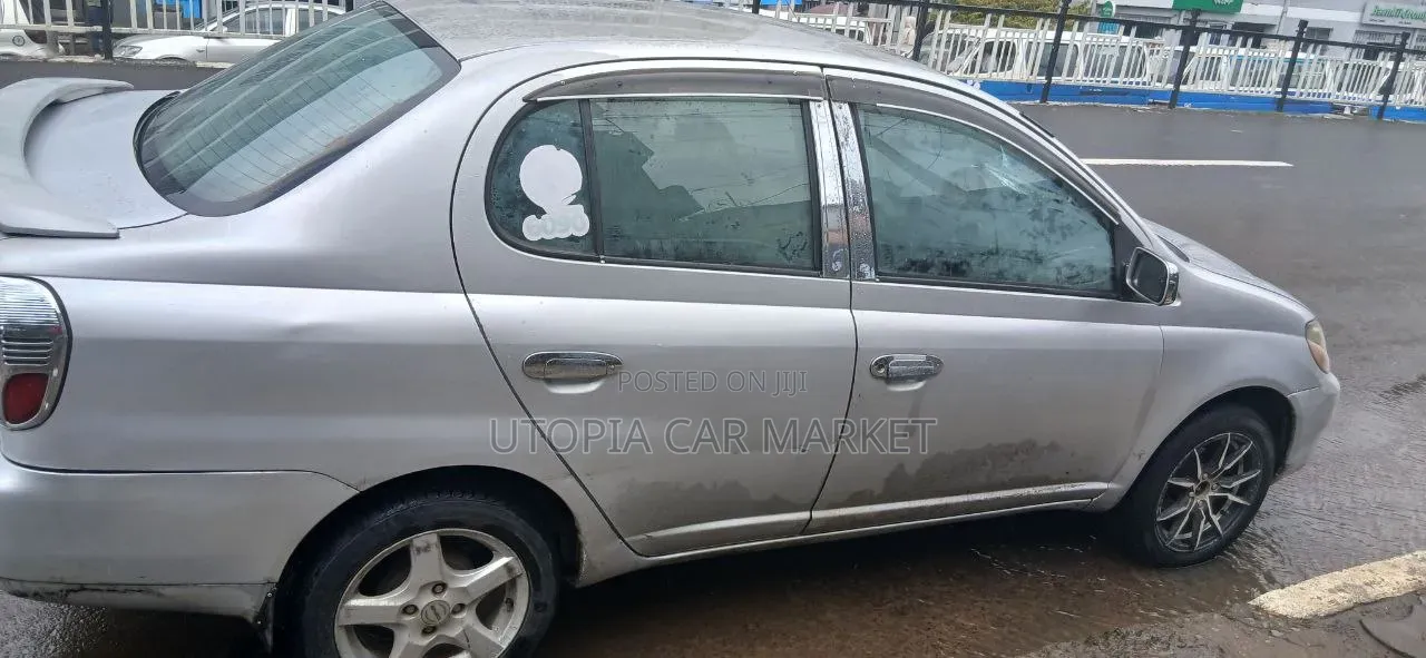 Toyota Platz 2001 Silver
