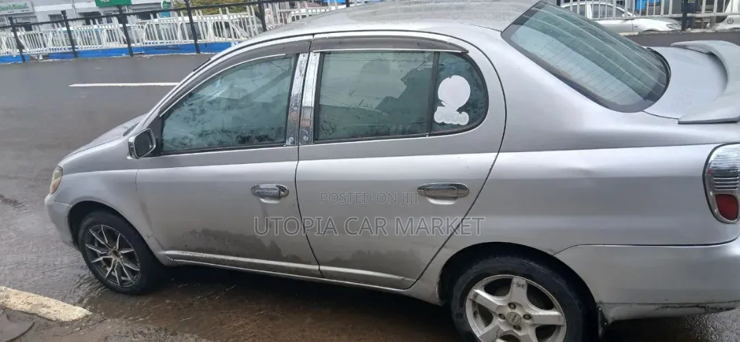 Toyota Platz 2001 Silver