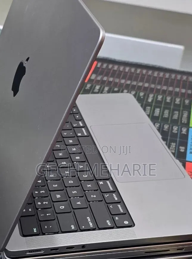 New Laptop Apple MacBook Pro 2021 M1 16GB Apple M1 Pro SSD 512GB