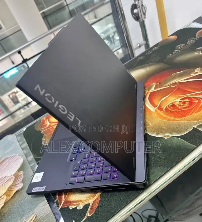 New Laptop Lenovo Legion Pro 7 32GB Intel Core i9 SSD 1T