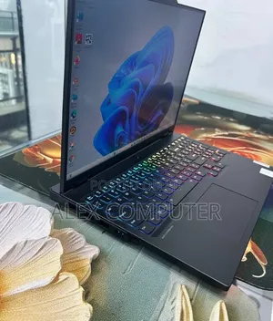 New Laptop Lenovo Legion Pro 7 32GB Intel Core i9 SSD 1T