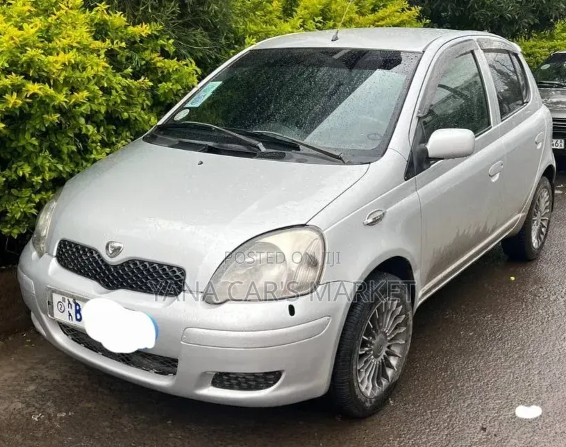Toyota Vitz 2003 Silver