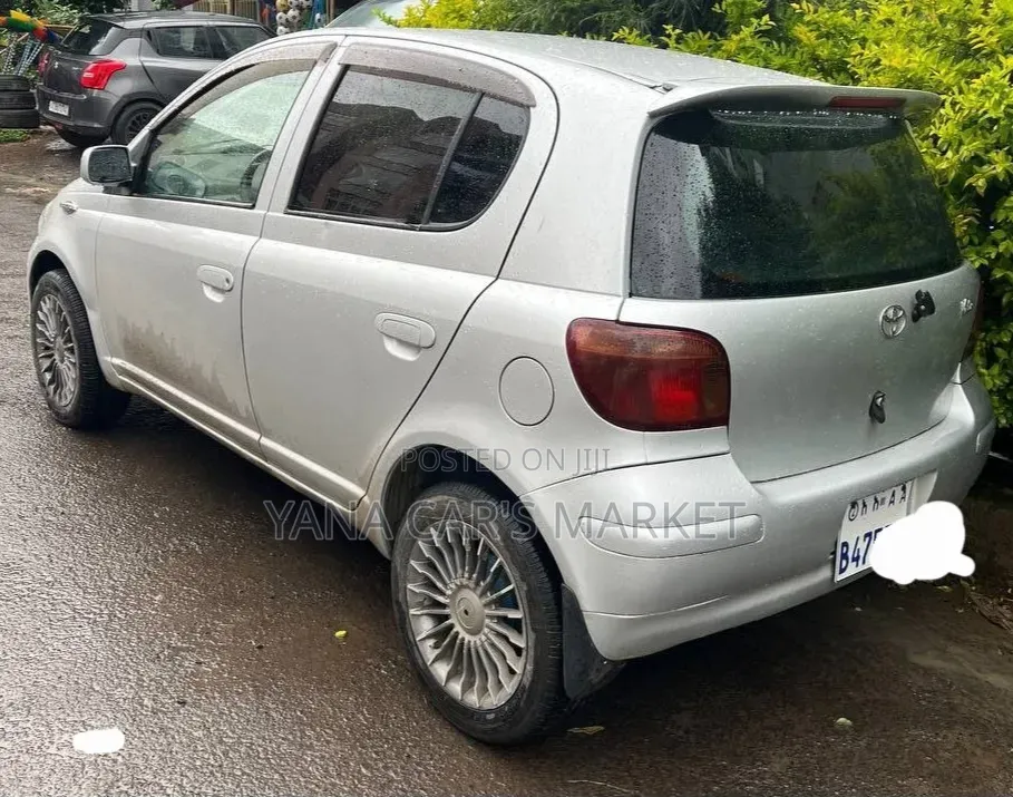 Toyota Vitz 2003 Silver