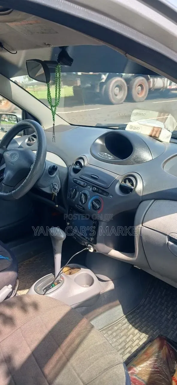 Toyota Vitz 2001 Gray