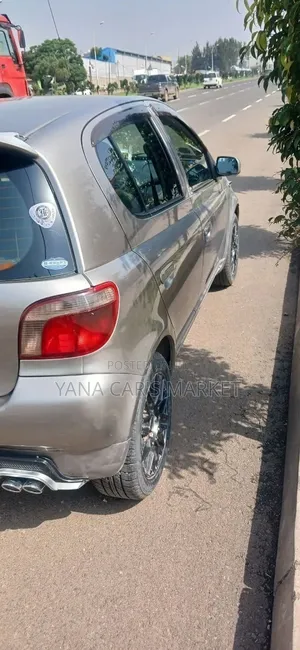 Toyota Vitz 2001 Gray