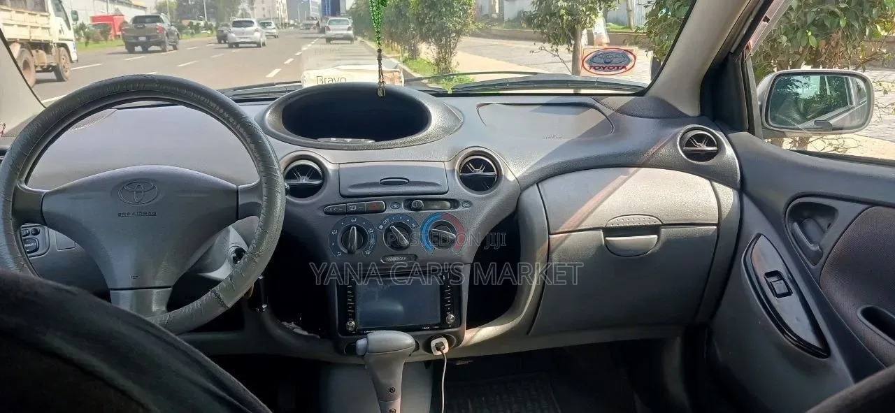 Toyota Vitz 2001 Gray