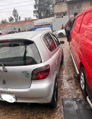 Toyota Vitz 2001 Silver