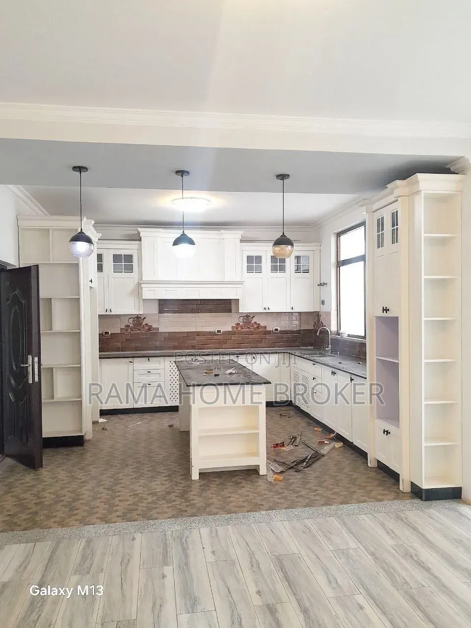 Furnished 6bdrm House in አያት ኮምፓወንድ ውስጥ, Bole for sale