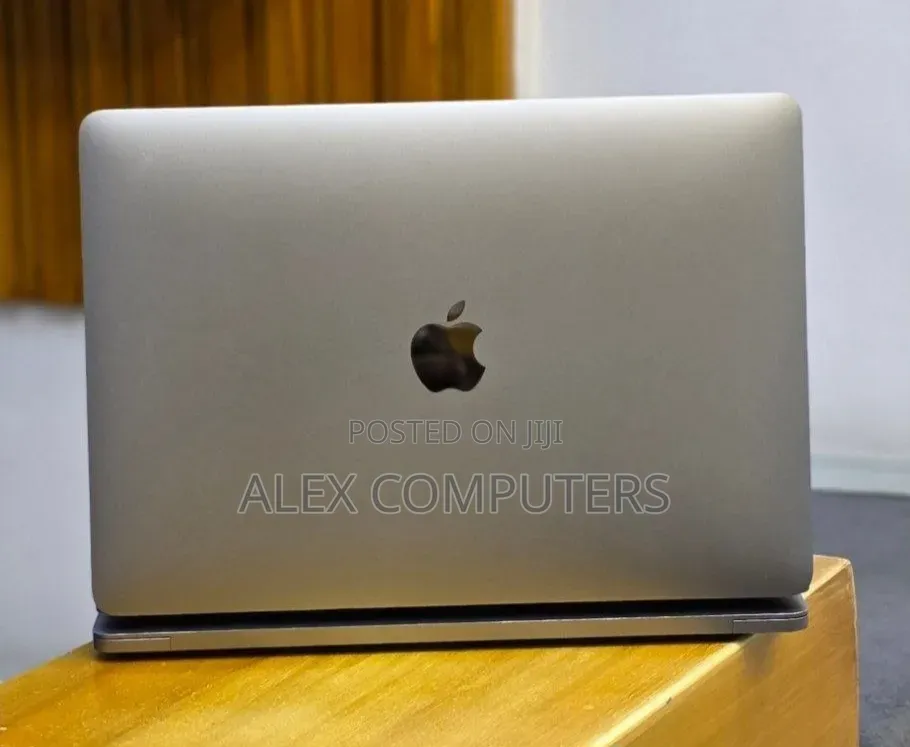 New Laptop Apple MacBook Pro 2019 16GB Intel Core i5 SSD 512GB