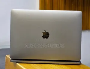 New Laptop Apple MacBook Pro 2019 16GB Intel Core i5 SSD 512GB