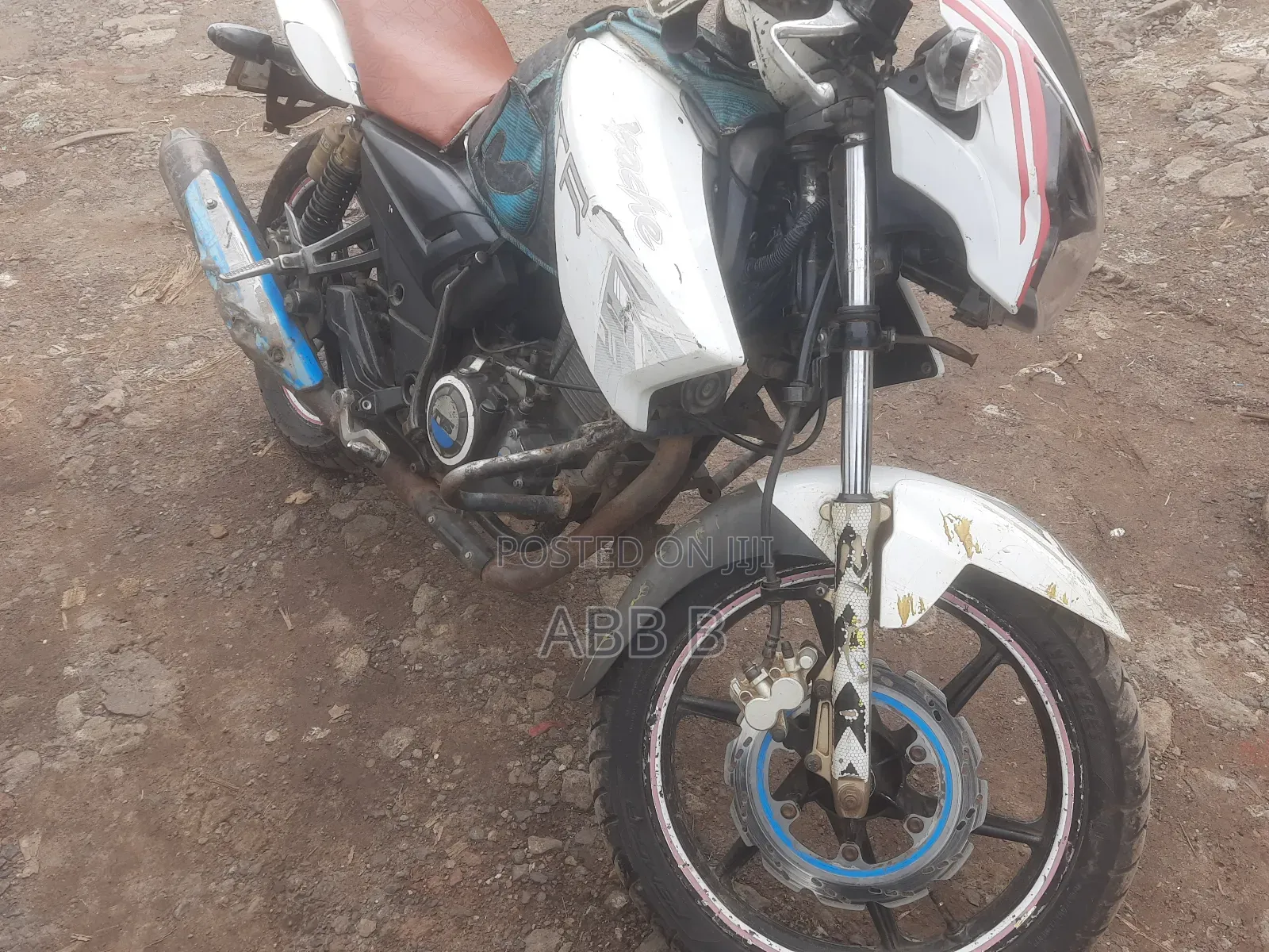 TVS Apache 180 RTR 2017 White