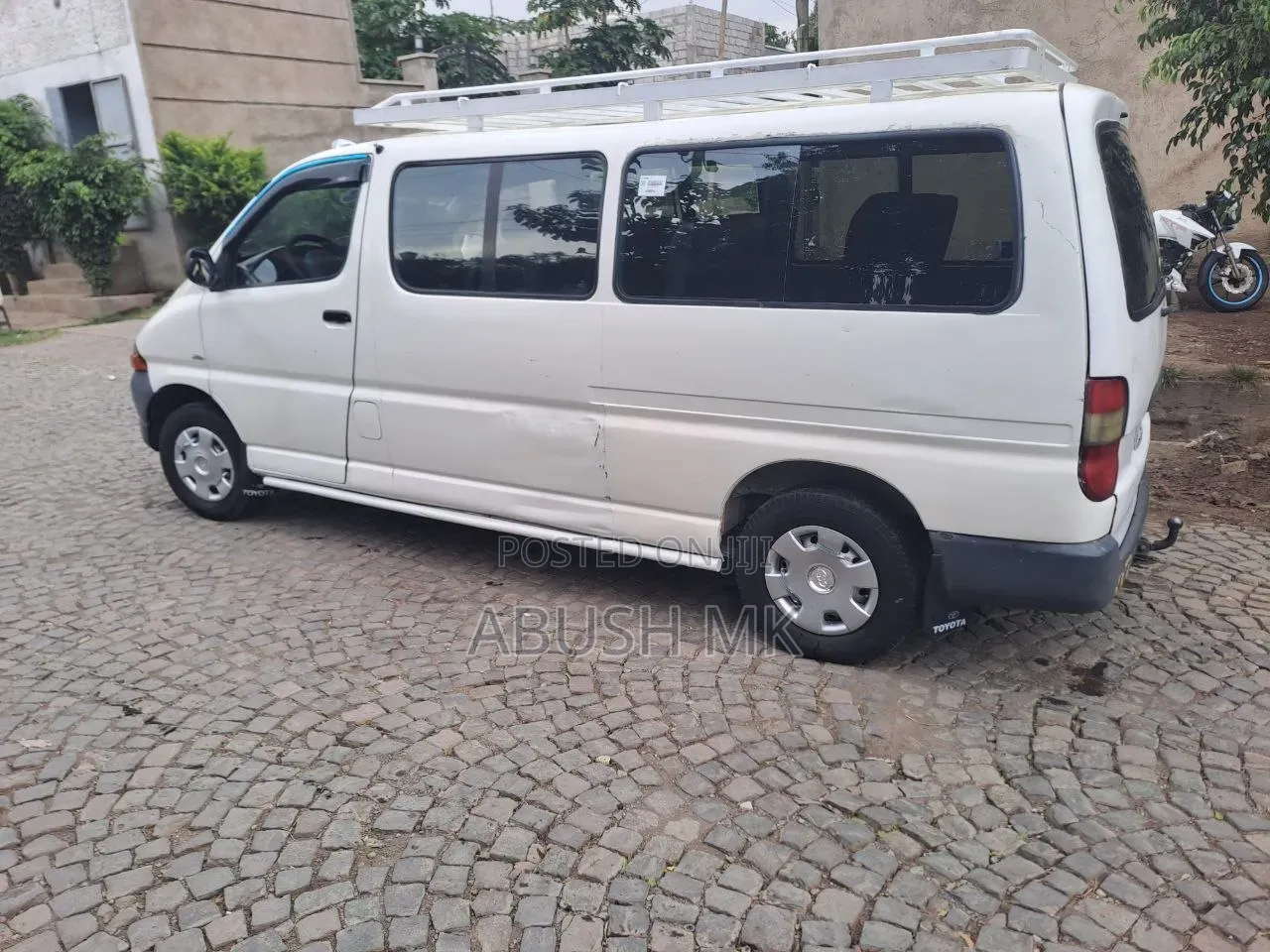 Toyota Grand HiAce 2000 White