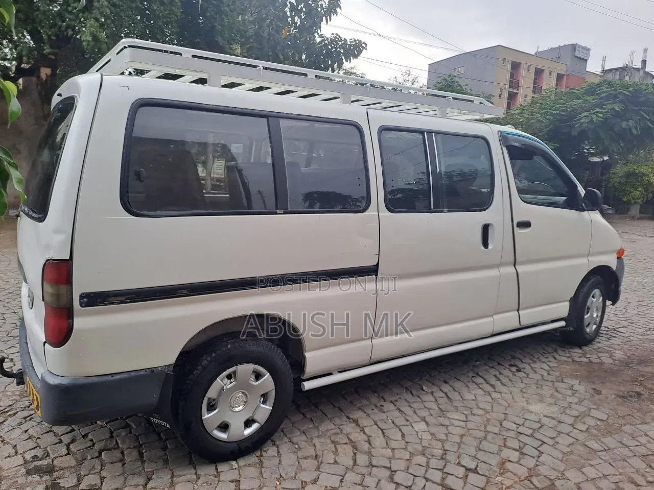 Toyota Grand HiAce 2000 White