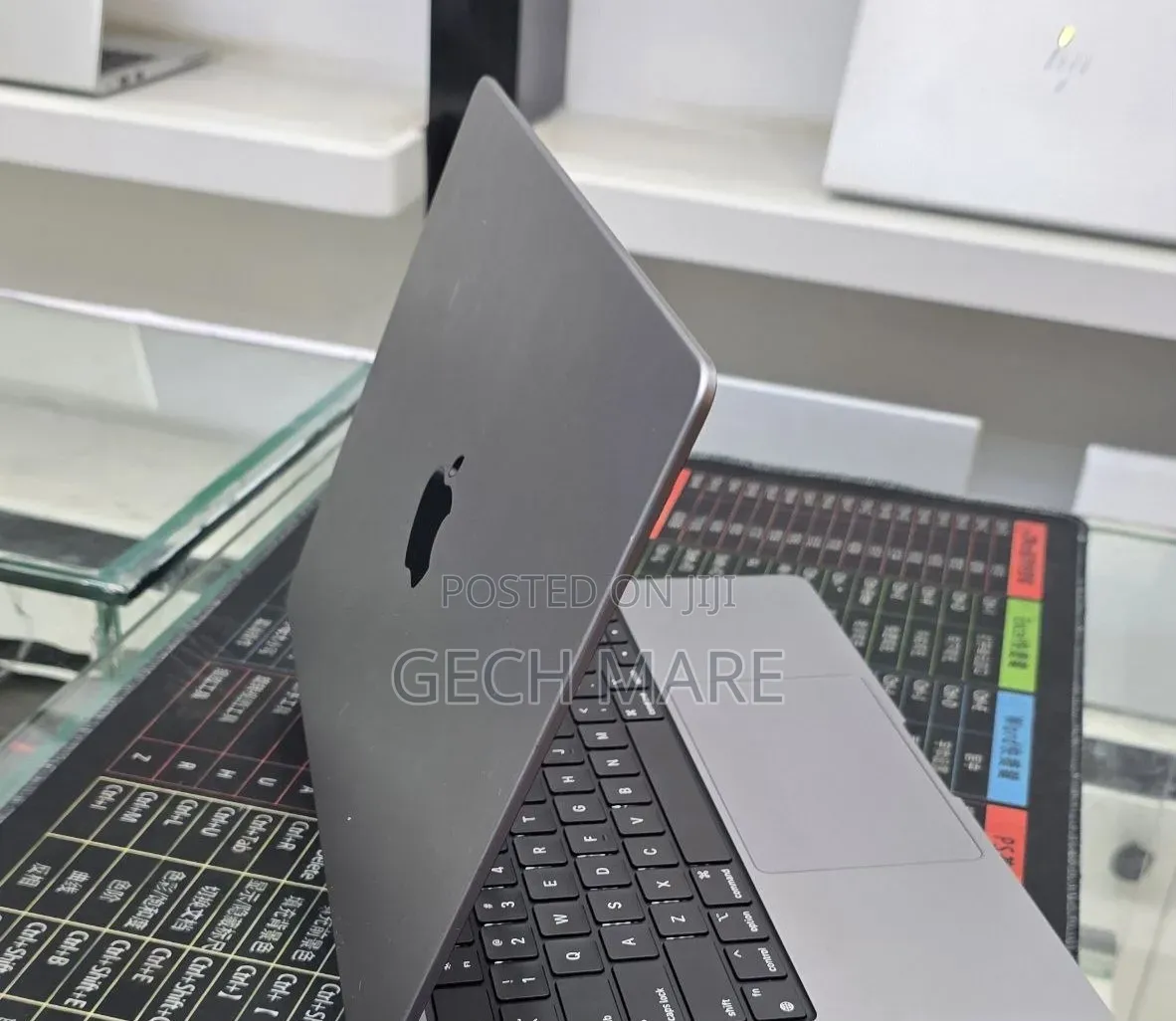 New Laptop Apple MacBook Pro 2021 M1 16GB Apple M1 Pro SSD 512GB