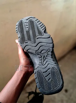 Jordan 11 (Family)