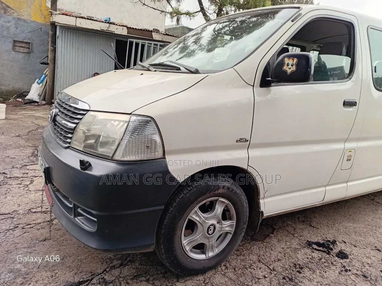Toyota HiAce 2011 White