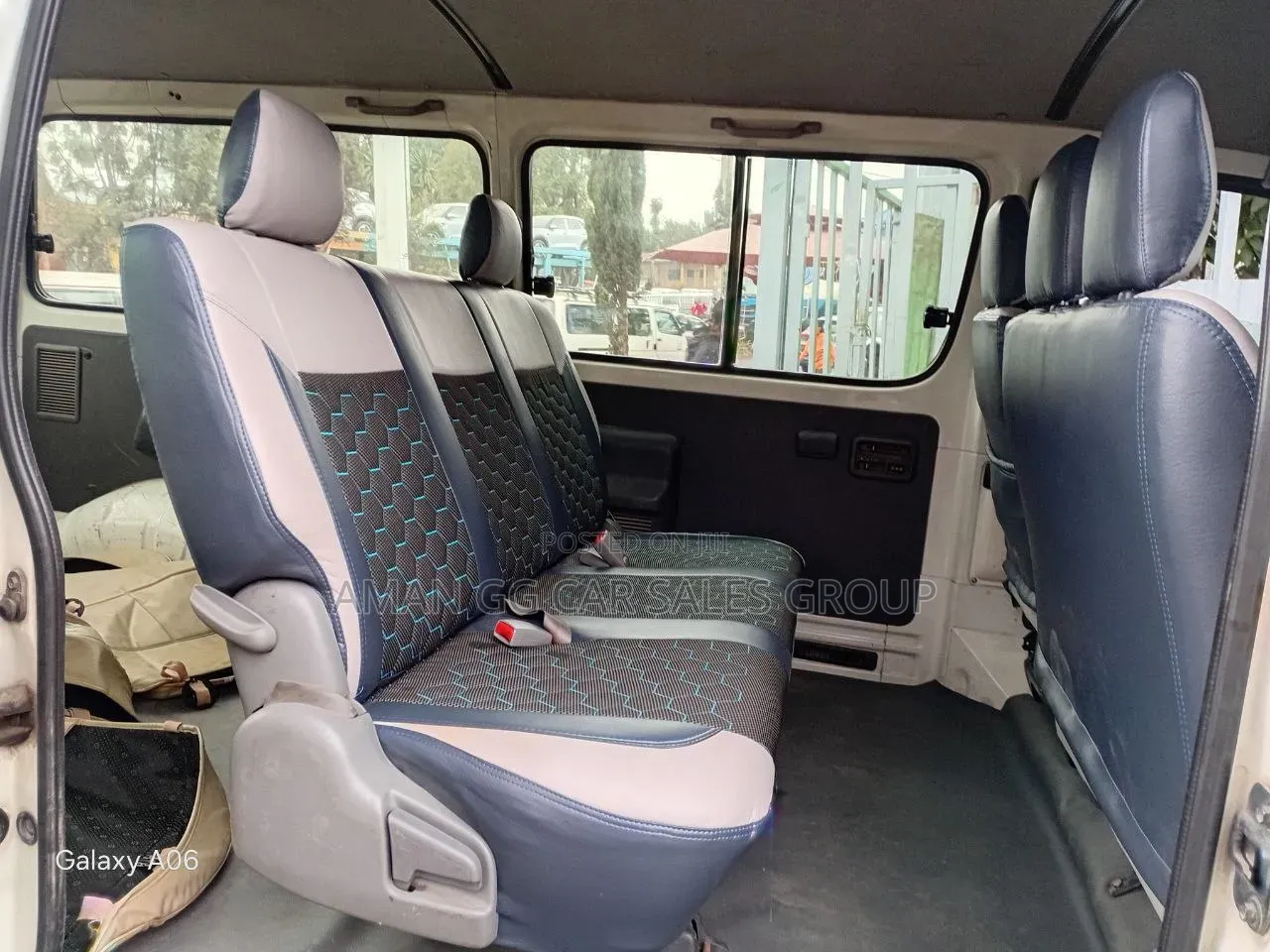 Toyota HiAce 2011 White