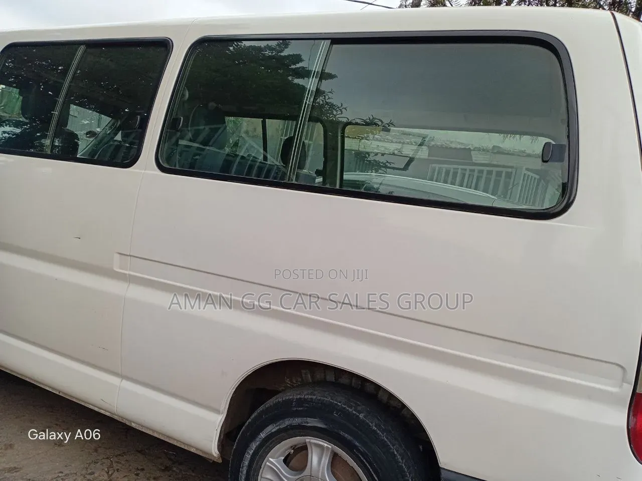 Toyota HiAce 2011 White