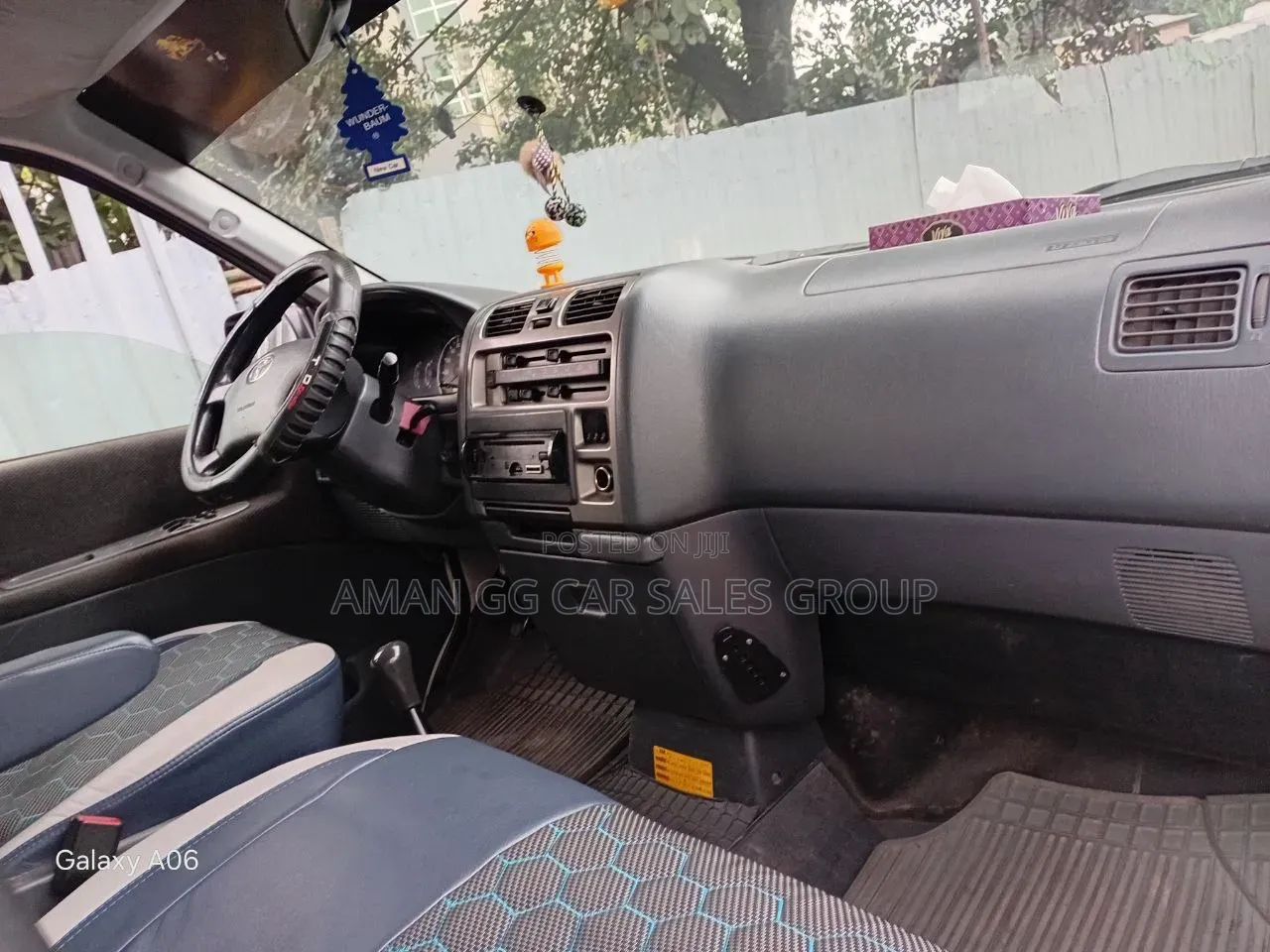 Toyota HiAce 2011 White