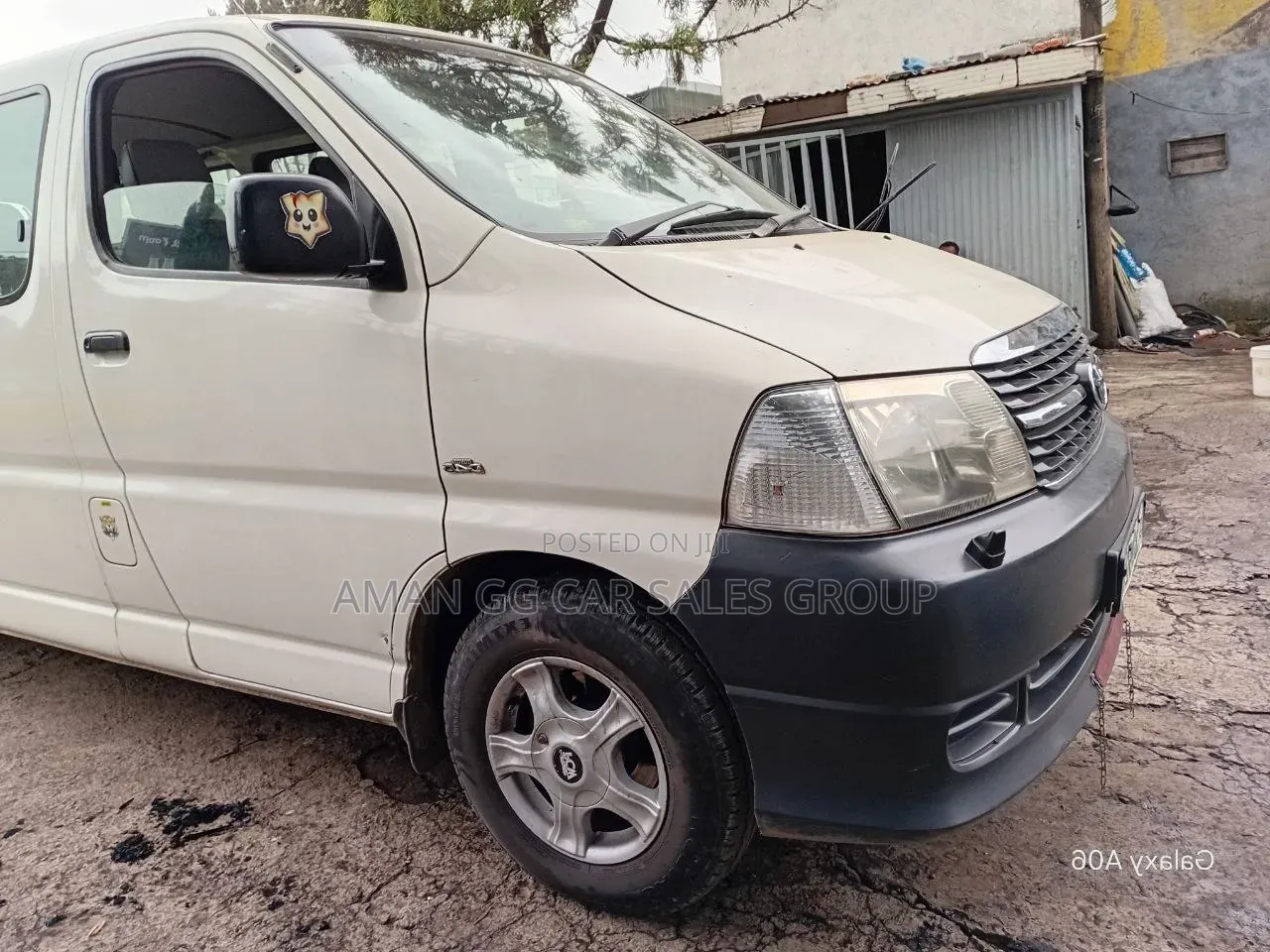 Toyota HiAce 2011 White