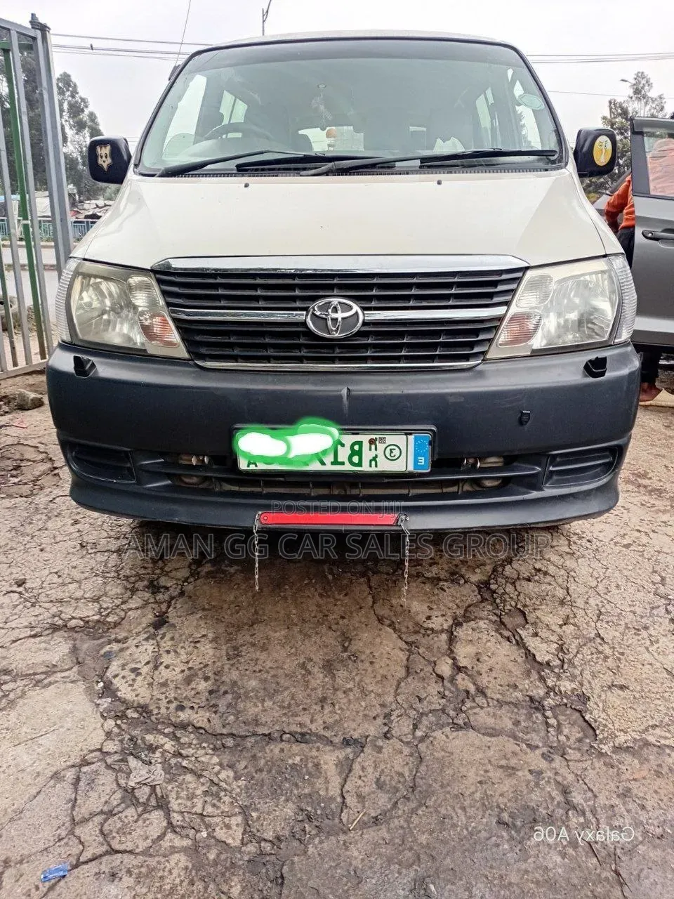 Toyota HiAce 2011 White