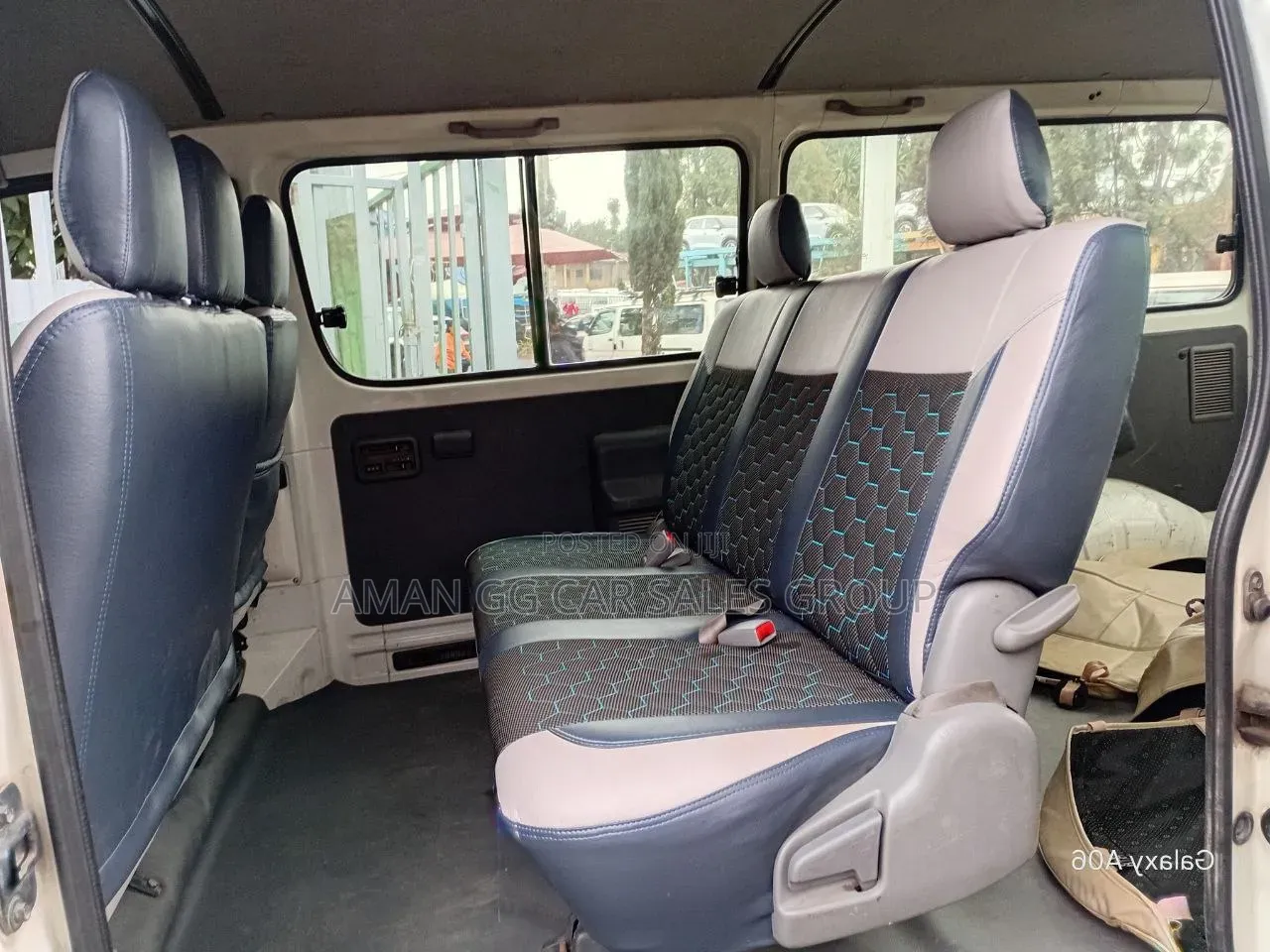 Toyota HiAce 2011 White