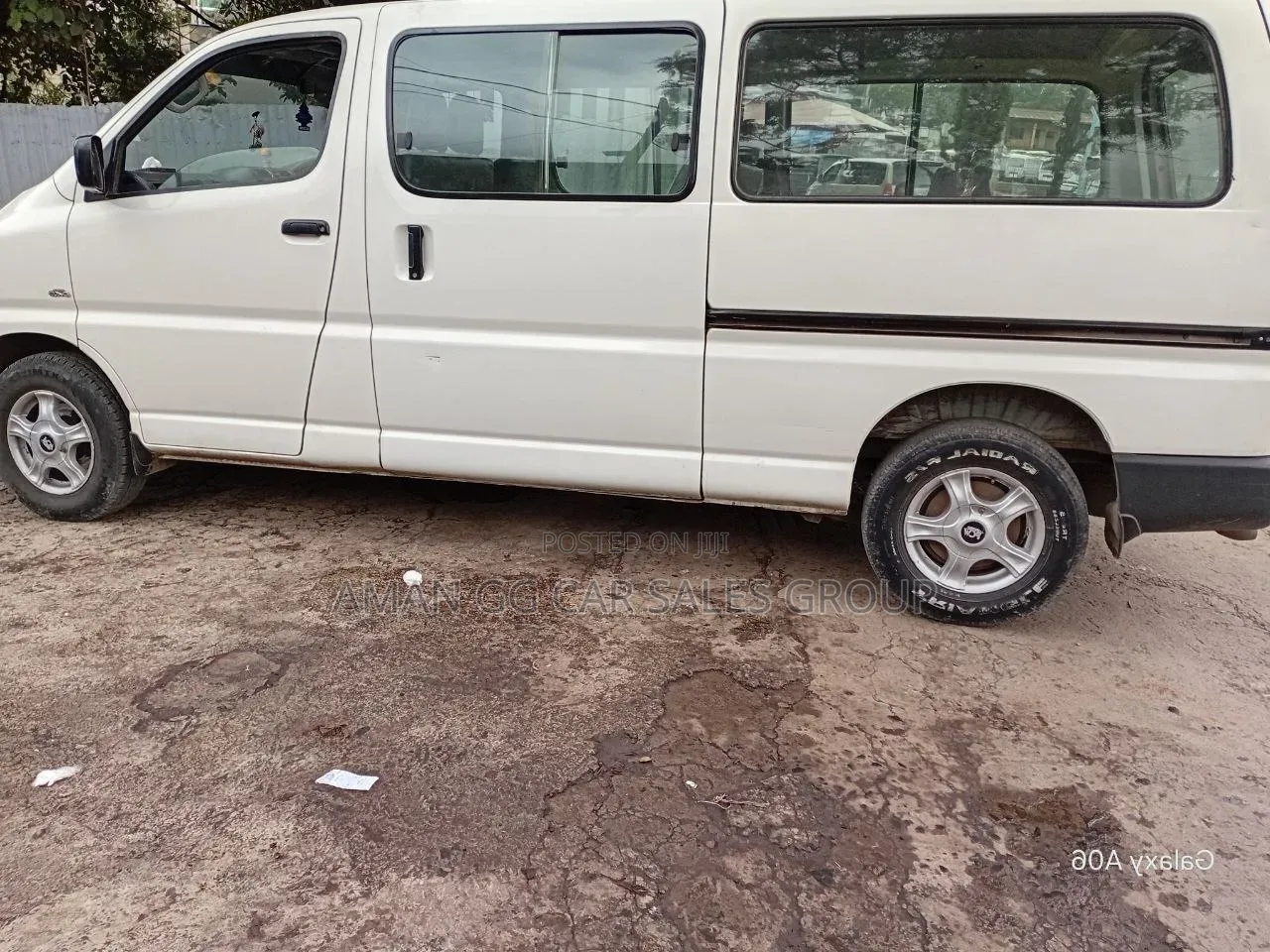 Toyota HiAce 2011 White