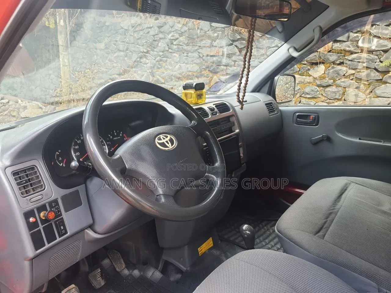 Toyota HiAce 2011 Red