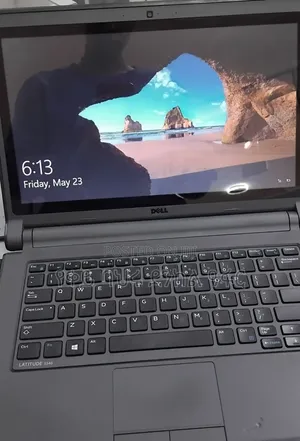 New Laptop Dell XPS 15 8GB Intel Core i3 SSD 16 GB