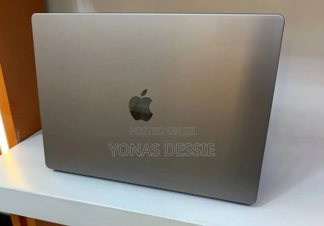 New Laptop Apple MacBook Pro 2021 M1 32GB SSD 512GB