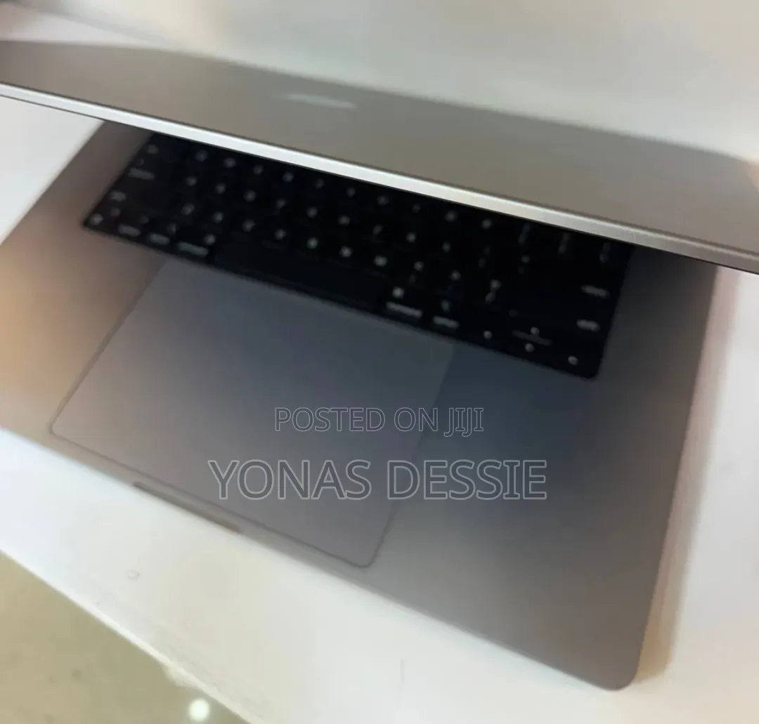 New Laptop Apple MacBook Pro 2021 M1 32GB SSD 512GB