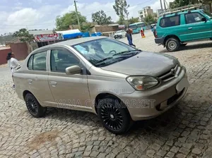 Toyota Platz 2005
